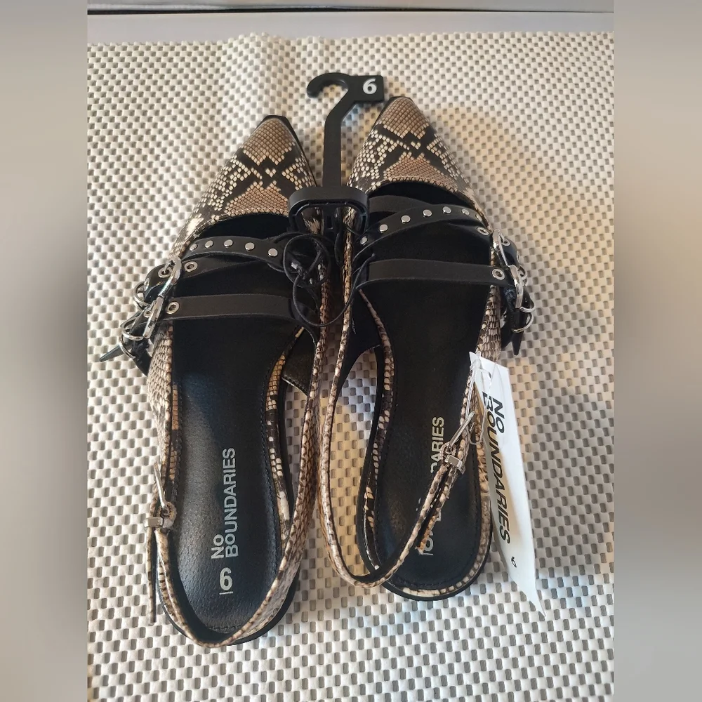 No Boundaries Women's Size 6 Faux Leather Strappy Moto Flats NWT Snake Skin